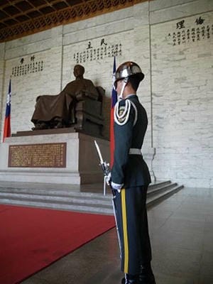 �����̐_�lDX